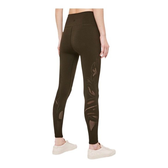 Lululemon Reveal Leggings EUC Size 6 - Picture 1 of 5
